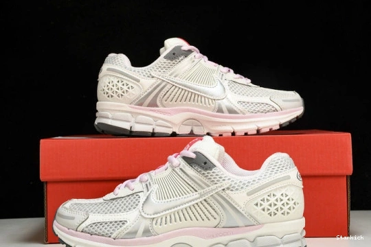 5 520 Nike White Pack FN3695-001 Vomero Zoom Pink 0912